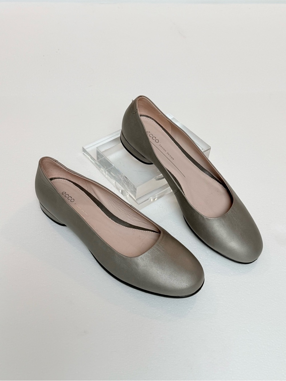 ECCO Metallic Taupe Leather Ballet Flats Size 9 EU 40 NWOT